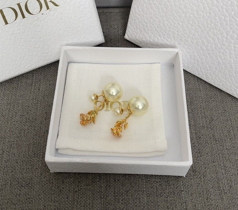 ☆送料込☆DIOR Tribales ピアス (Dior/ピアス) 118017202【BUYMA】