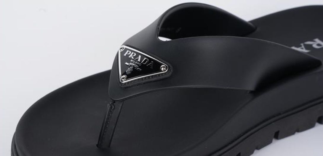 [PRADA] トライアングル ロゴ ラバー サンダル ☆送料込☆ プラダ PRADA モノリストライアングルロゴラバーサンダル