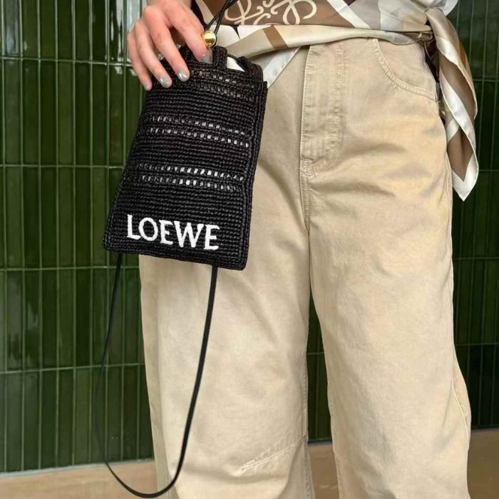 ☆Loewe☆ドローストリング ポケット（ラフィア） (LOEWE