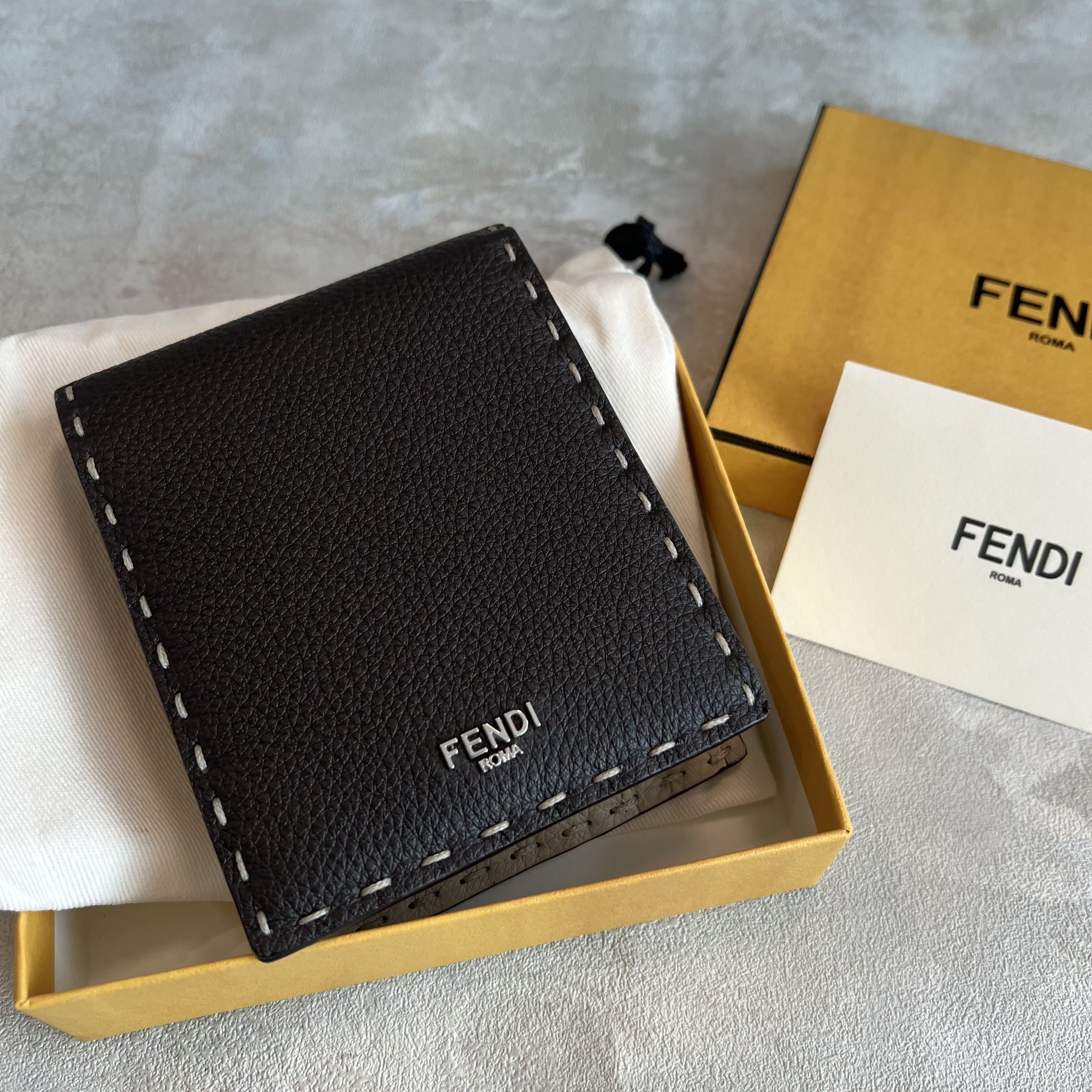 コインケース付きセレリア 財布 カーフレザー ブラック | Fendi