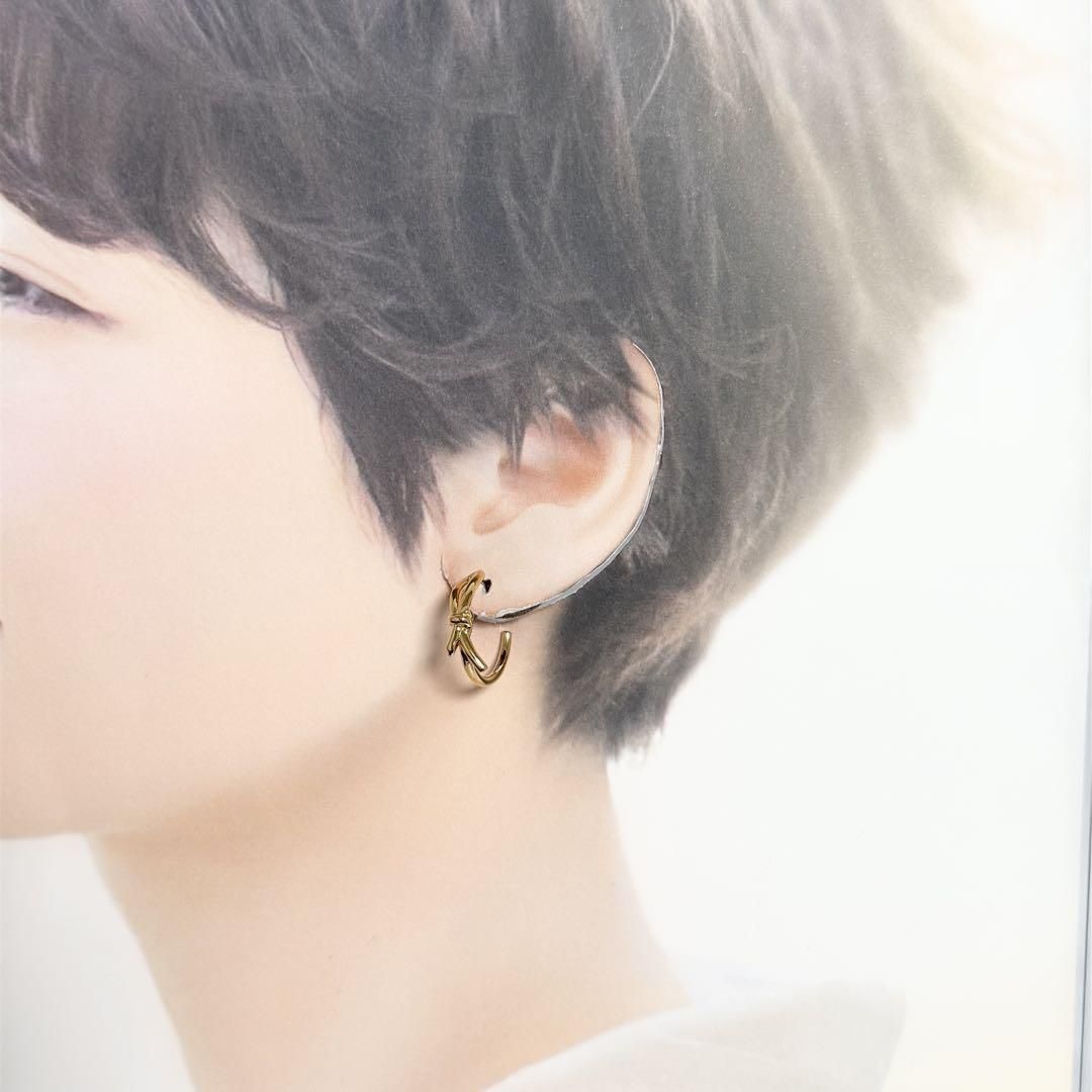 2025人気新作 フェラガモ レディース (FERRAGAMO ピアス フープ ノット スリム アクセサリー