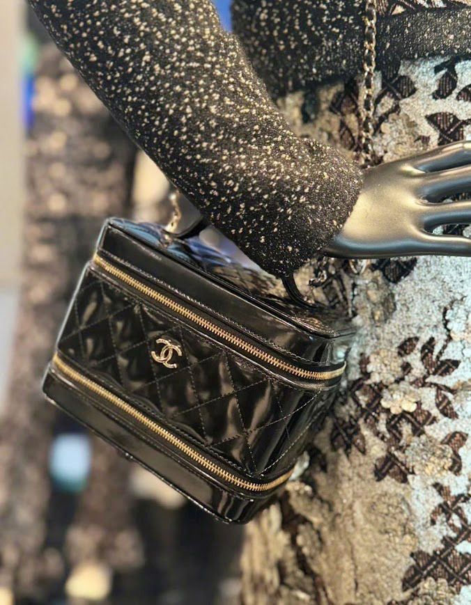 【CHANEL】バングル 手元に輝きとエレガンスを 首元でエレガントに輝く♪】 CHANEL ネックレス (CHANEL