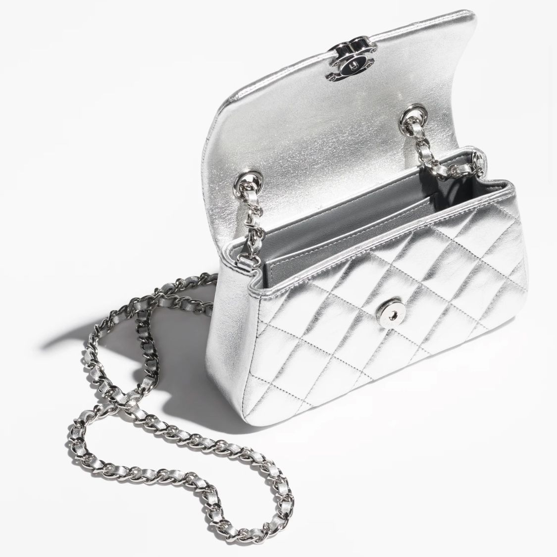 大切な場所で優雅に♪【CHANEL】25SS チェーン付き クラッチ 25SS】CHANEL（シャネル）チェーン付きクラッチバッグ (CHANEL