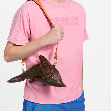 遊び心ある☆【LOUIS VUITTON】ドルフィン ショルダーバッグ Louis Vuitton is set to release a striking new accessory