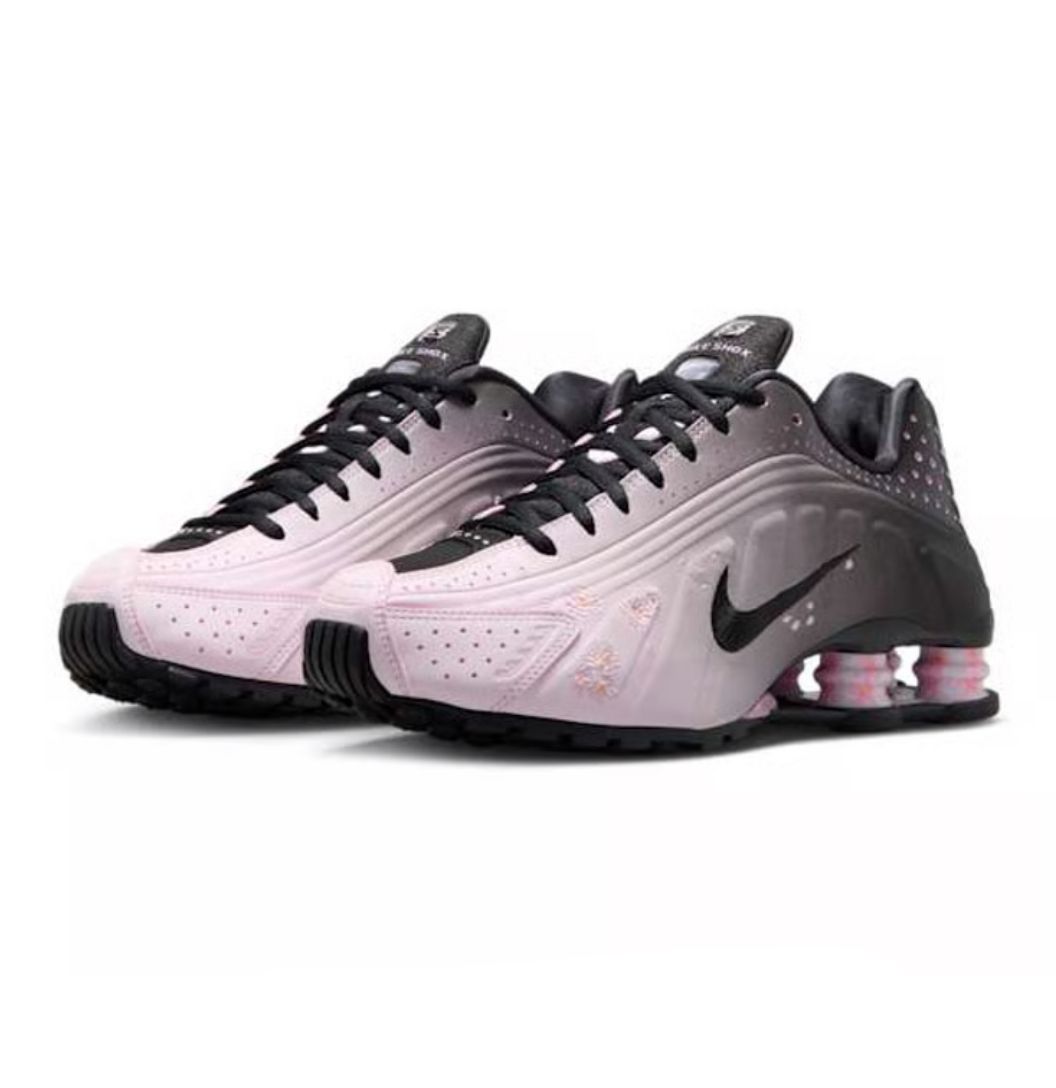 Nike ナイキ レディース スニーカー 【Nike Shox R4 Black